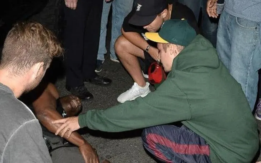 Justin-Bieber-hablando-paparazzi