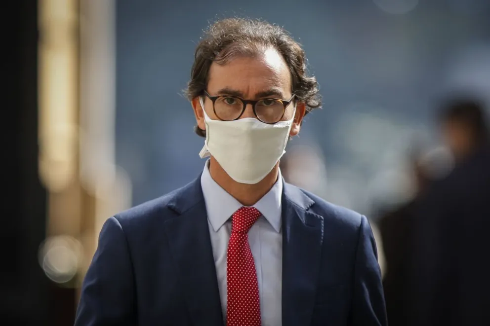 Ministro de Educación llega a la Moneda